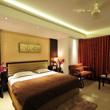 Hotel Surabhi Regency Anand Exterior photo