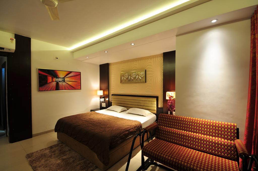 Hotel Surabhi Regency Anand Room photo
