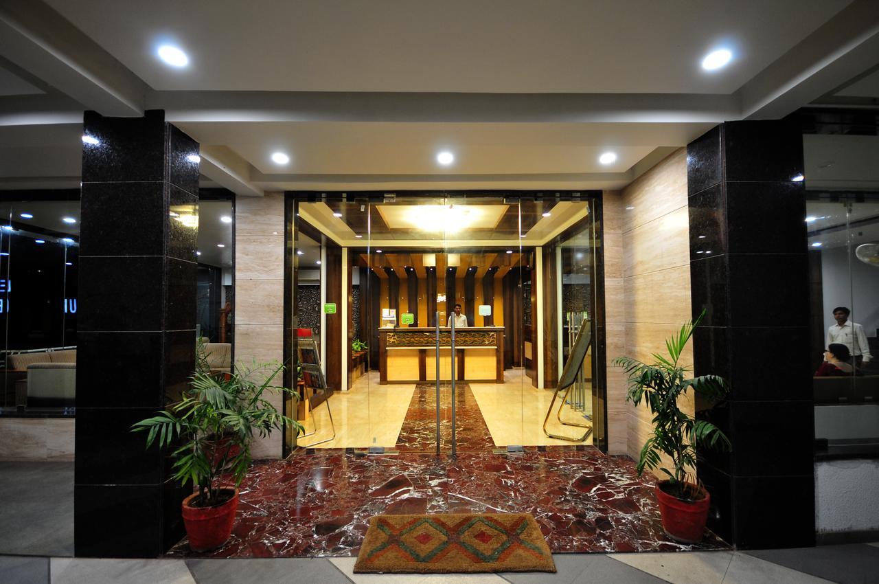 Hotel Surabhi Regency Anand Exterior photo